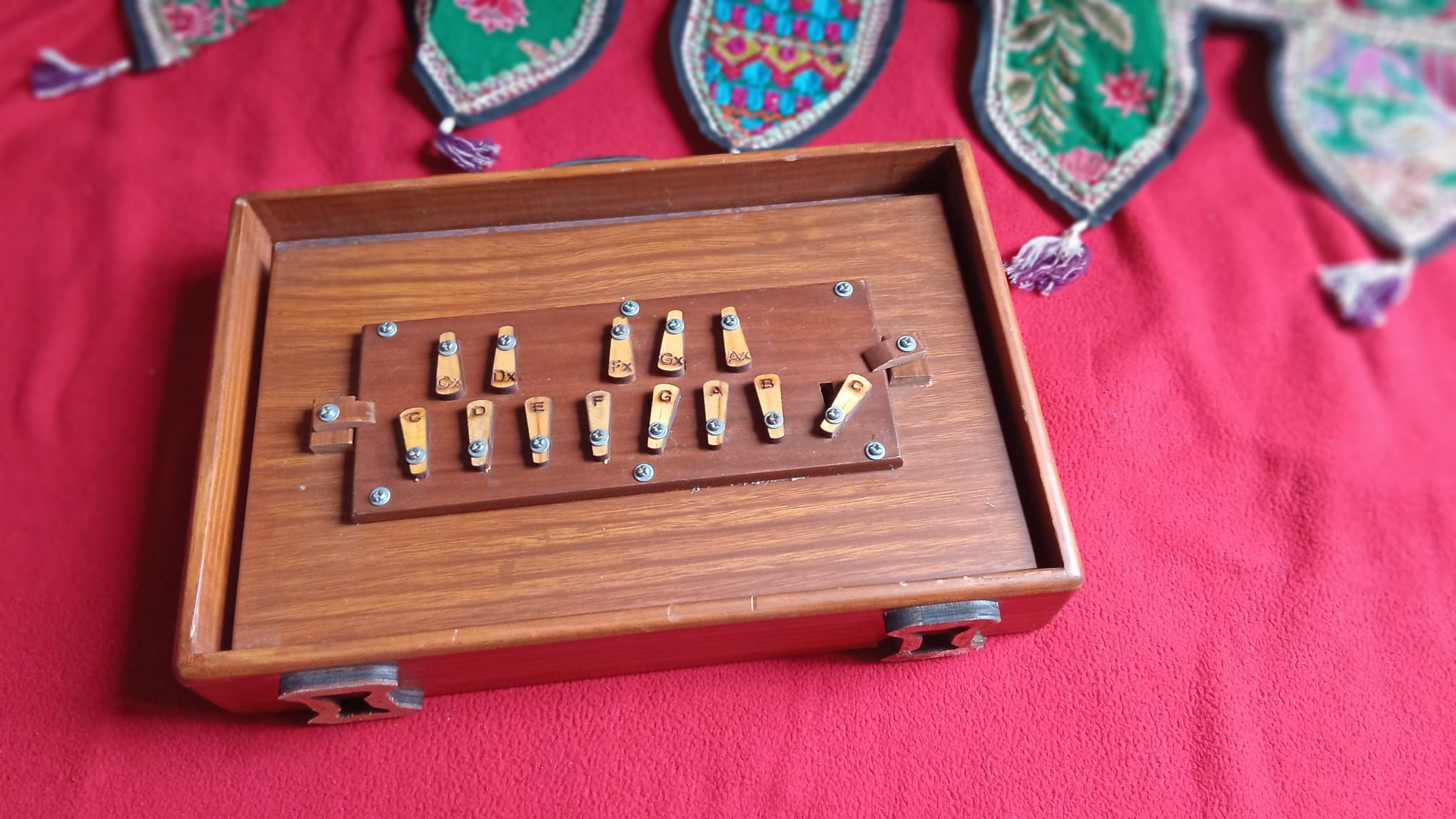 Shruti box